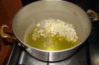 /album/sopa-cremosa-de-abobrinha1/dourar-a-cebola-jpg1/